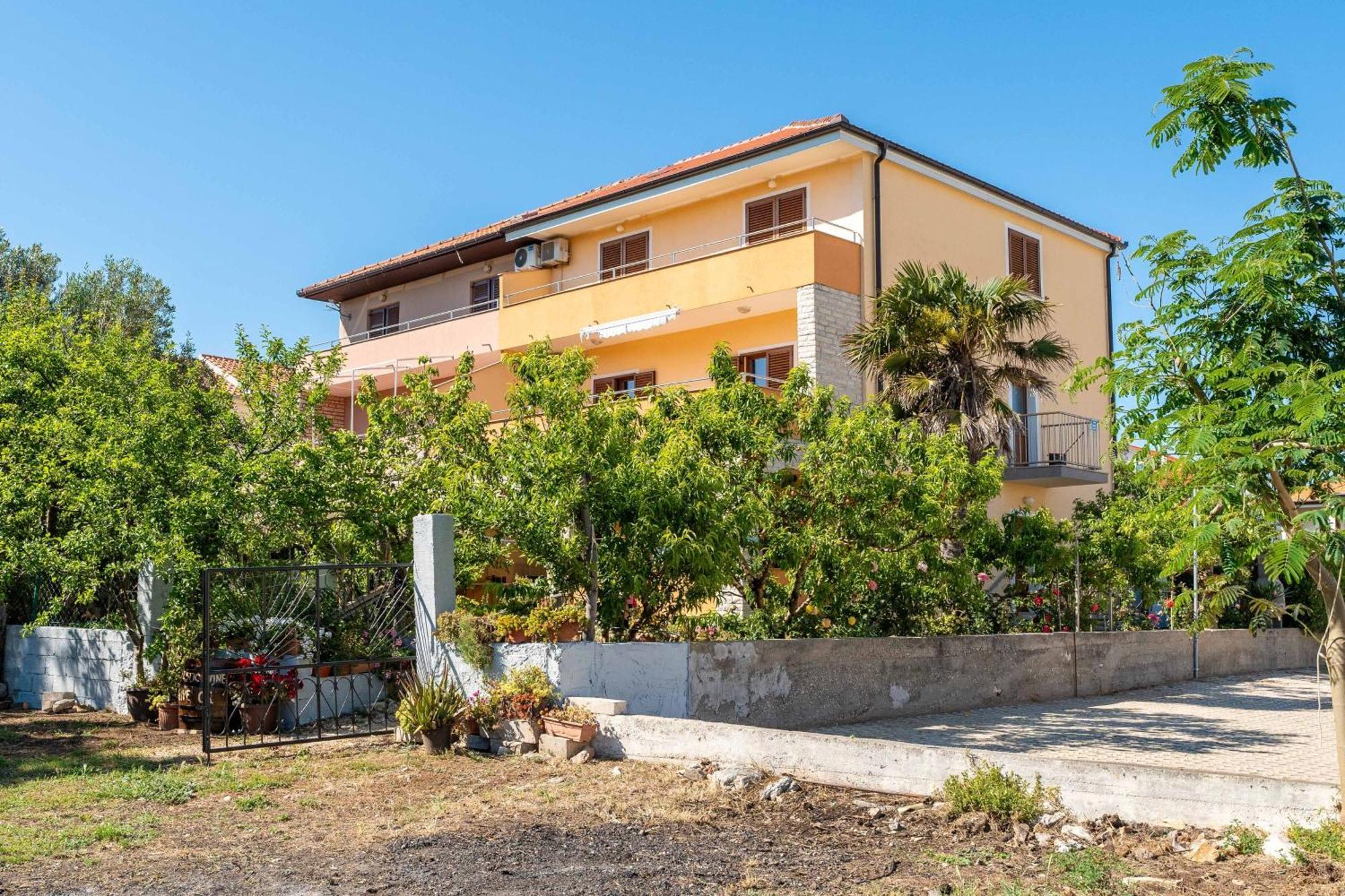 Apartments By The Sea Privlaka, Zadar - 666 Exterior photo